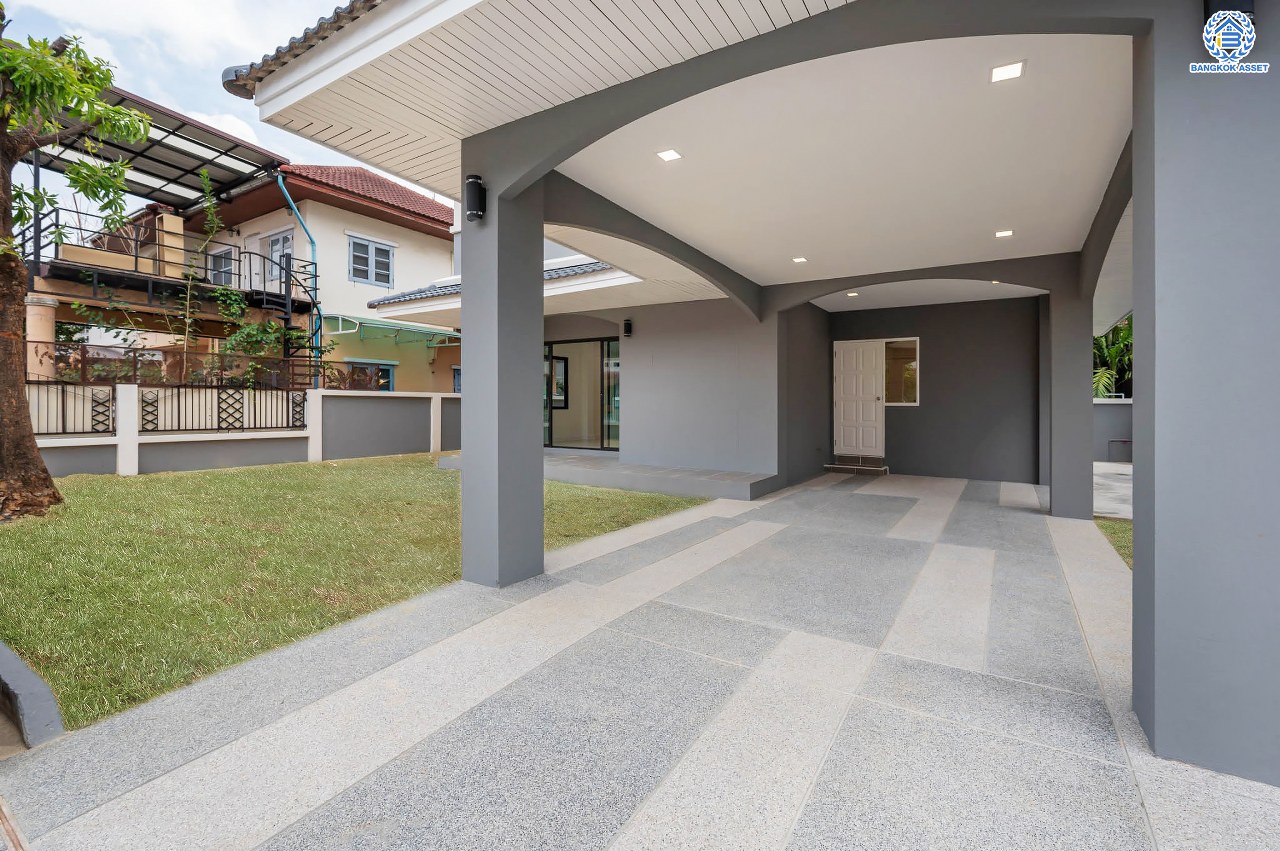 บ้านมือสองตกแต่งใหม่ โครงการ รติรมย์ 2 ราชพฤกษ์-กาญจนาภิเษก ซ.สวนผัก32 บ้านดีไซน์สวยพร้อมอยู่ เนื้อที่ 60 ตร.ว. ฟังก์ชัน 3 ห้องนอน 2 ห้องน้ำ 2 ที่จอดรถ บนทำเลศักยภาพ เชื่อมต่อหลายเส้นทางหลัก ใกล้ทางด่วน "ศรีรัช" และแหล่ง Community Mall ชั้นนำมากมาย